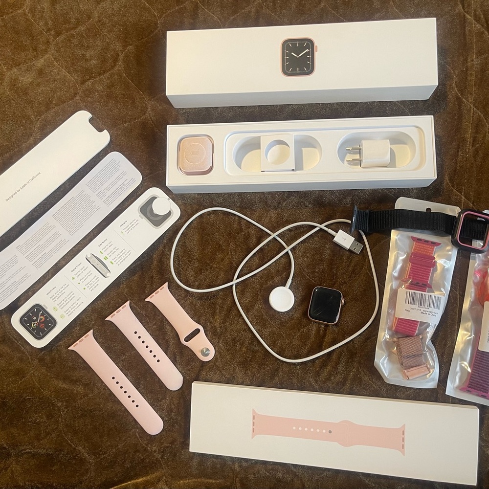 Apple Watch Series 5 40mm Gold Aluminum